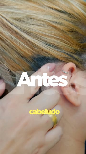 Avaliação do couro cabeludo de cliente no salão