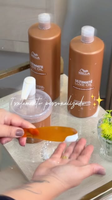 Aplicação de tratamento capilar com produtos profissionais